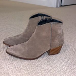 Vagabond tan Suede pointed toe booties